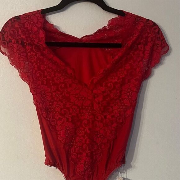 Revolve HAH Lady Like XS Rouge Red Lace Deep V-Neck Short Sleeve Bodysuit NWT - Picture 2 of 7